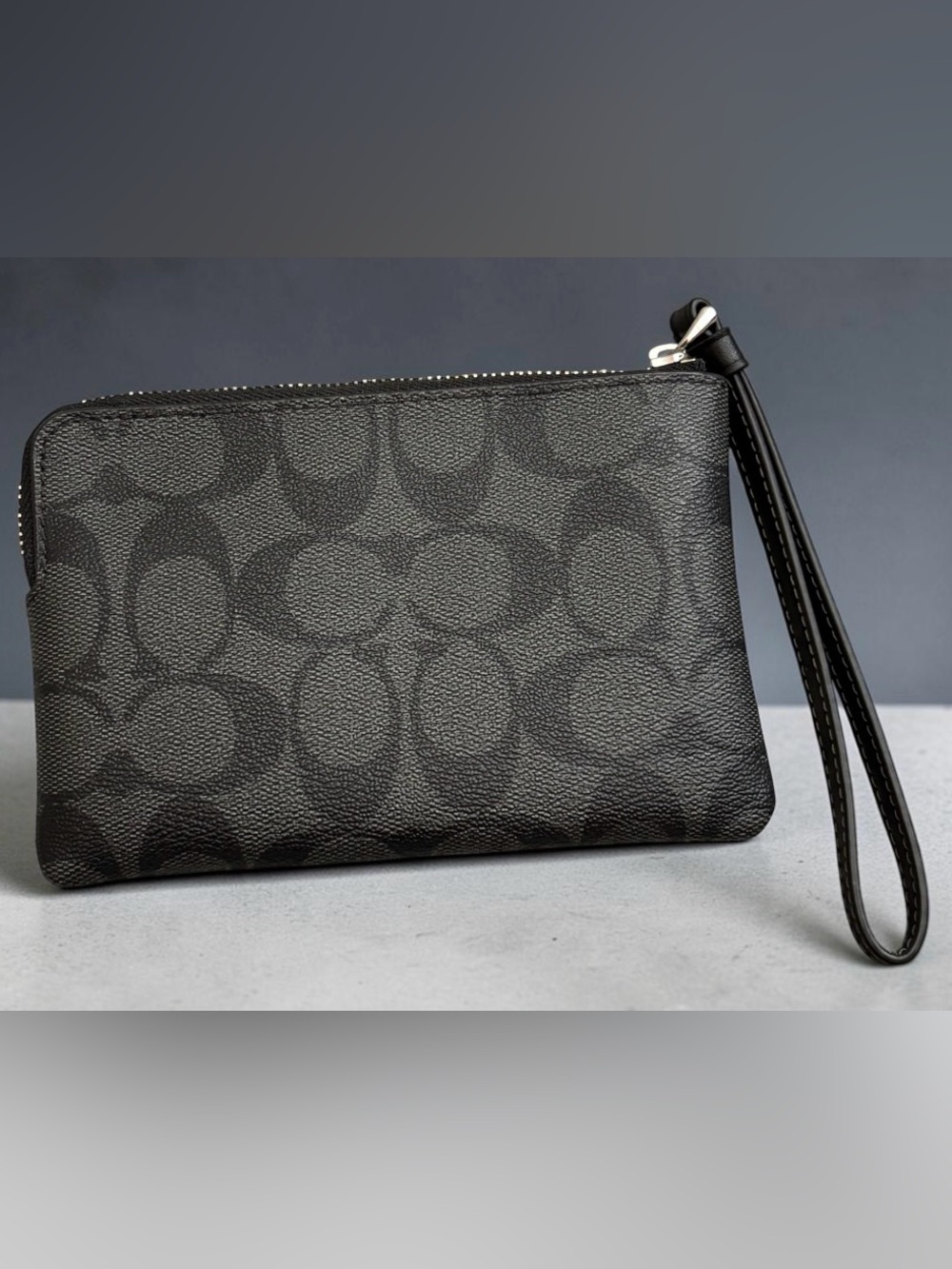 COACH Black Leather Signature Zip Around Wristlet - LIKE NEW [EUC] - Picture 2 of 5